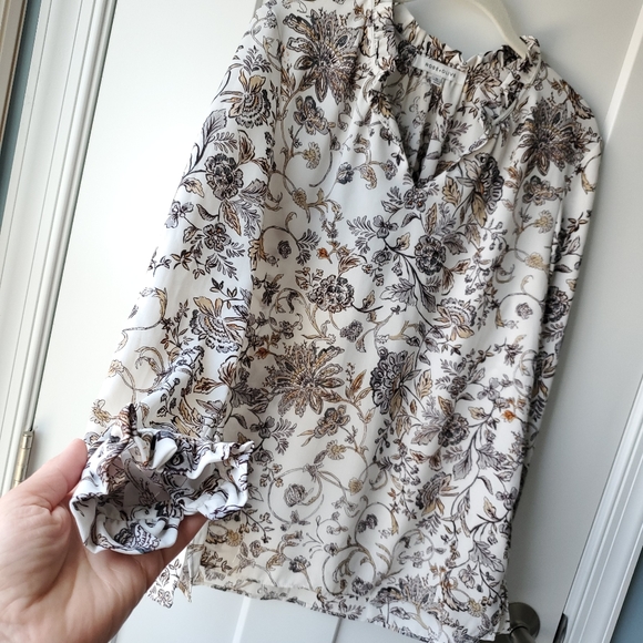 Rose + Olive Women's Blouse Long Sleeve Floral Cream Lightweight Size Medium - Picture 9 of 14